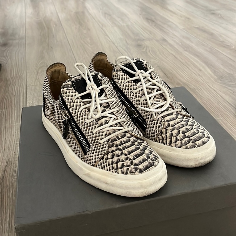 Giuseppe Low Top Sneaker Size 9 / 42 Mens - Black and White Snake Skin